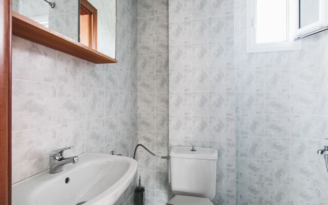 Chloe Apartments by QR booking