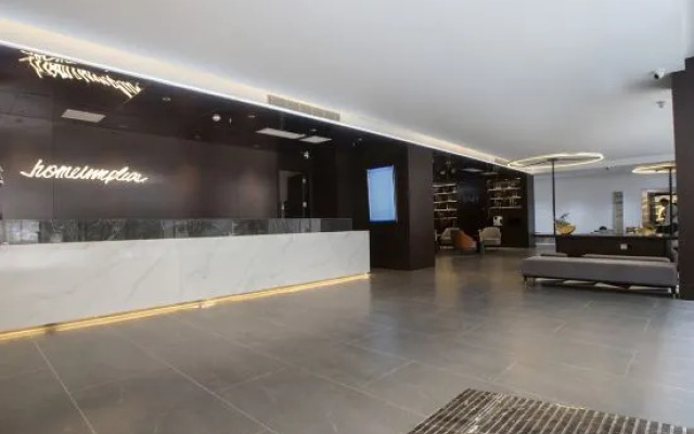 Homeinn Plus Hotel (Xishuangbanna Jinghong Peacock Lake Tropical Flower Garden)