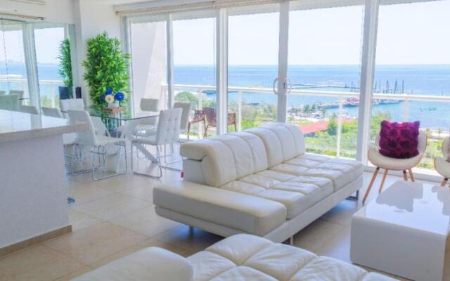 MARINA Beachfront 2 BDR- Amazing Oceanview