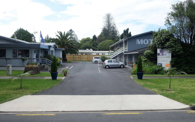Roselands Motel