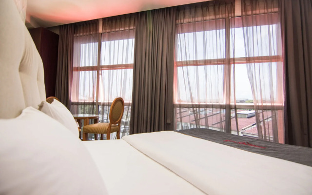 Suwara Hotel