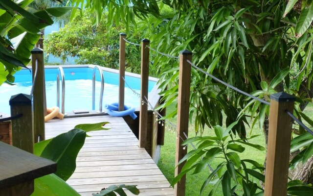 Apartment with One Bedroom in Sainte-Anne, with Shared Pool, Enclosed Garden And Wifi - 4 Km From the Beach