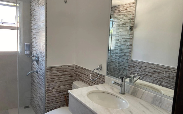 Hermoso departamento con piscina y estacionamiento