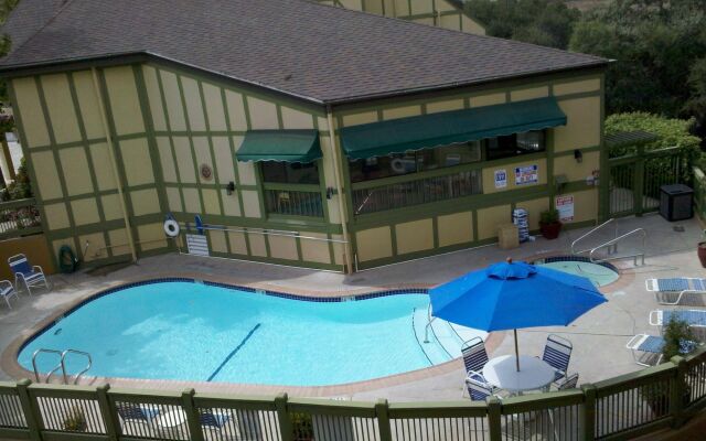 Vinland Hotel and Lounge