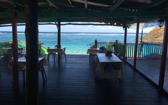 Anita's Beach Bungalows Lalomanu