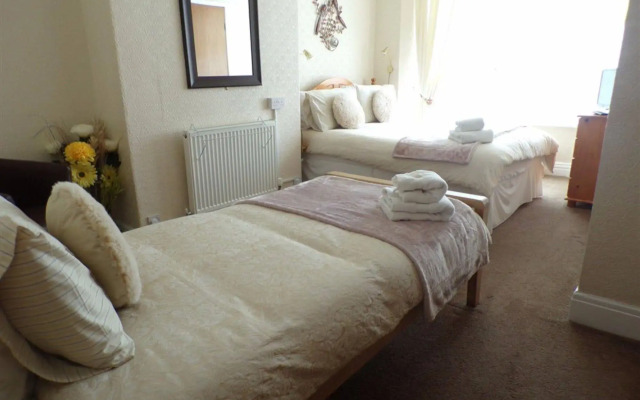 The Grosvenor View - Guest House