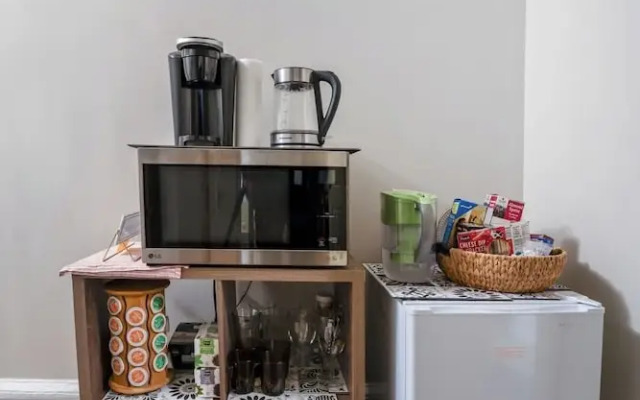 Central 4BR Historic Gem Near Colleges