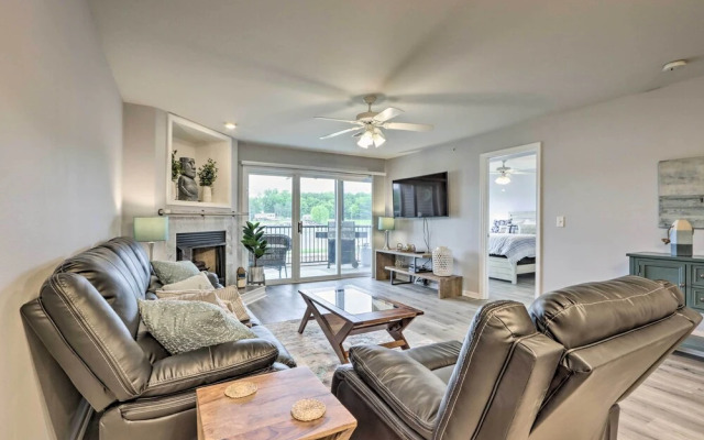 Pool Access & Lake Views: Camdenton Condo