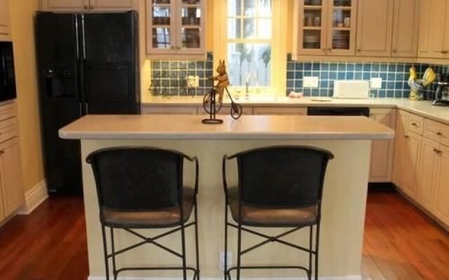 Easy Livin' by Avantstay Key West Home w/ Pool & BBQ Week Long Stays Only