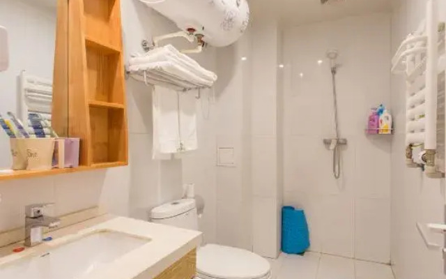 Blueberry chain hotel apartment (Linyi people's Square)