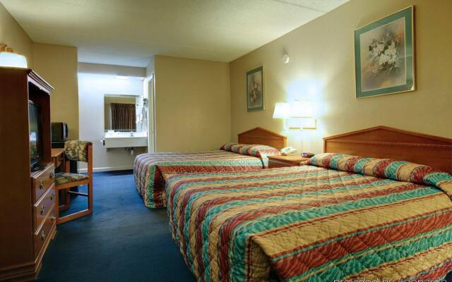 Ramada by Wyndham Bainbridge