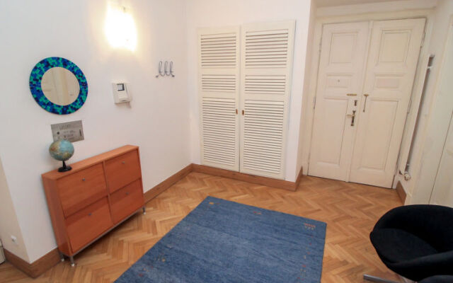 Manes Apartment