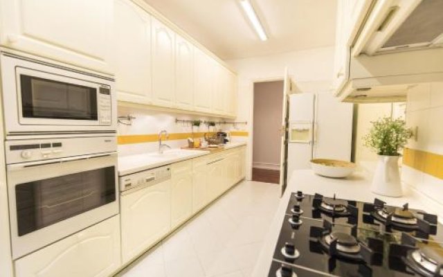LovelyStay - Campo Pequeno Charming Apartment