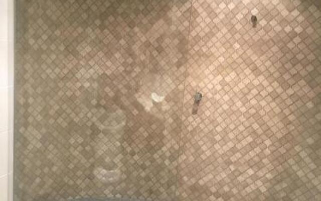 Suite 11 Victoria Square