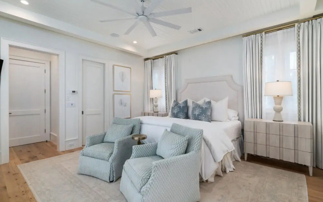 'rees On Wiregrass' Private Pool, Golf Cart, Carriage House Lake District, Watercolor, Fl 5 Bedroom Home by RedAwning