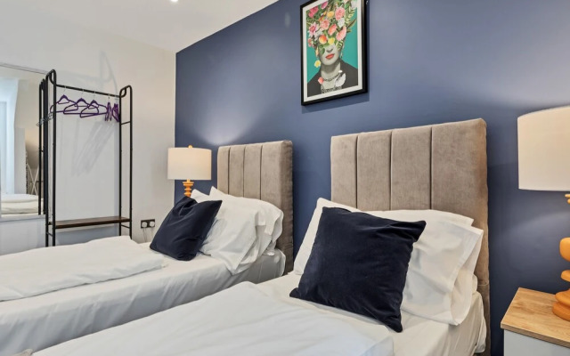Right On : Bright On Apartment 1E | By My Getaways