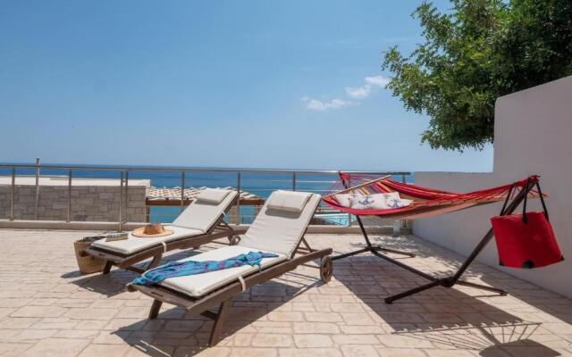 Private luxury 3bdrm Villa - Walk to beach