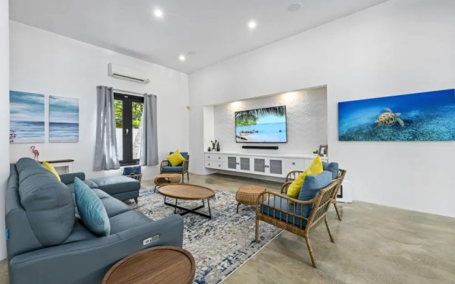 Unique Modern 4BR w Large Private Pool Mini Golf