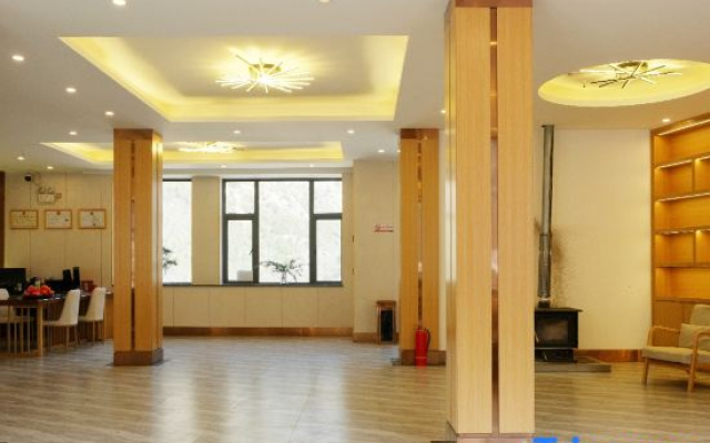 Zouqi Luxing Hotel (Yubeng Village)