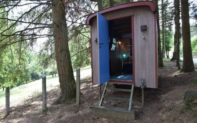 Lively Holiday Home With Garden, Barbecue, Garden Furniture