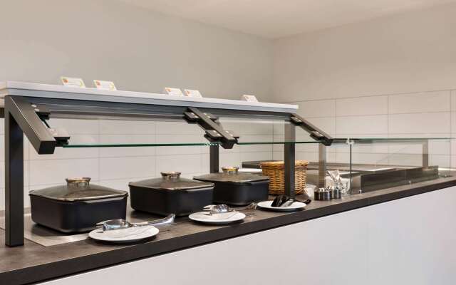 Super 8 by Wyndham Dresden