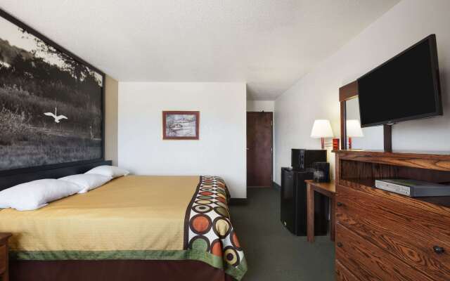 Super 8 by Wyndham Bowling Green