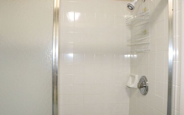 Jamaica Royale - 704 - 2 Br Condo