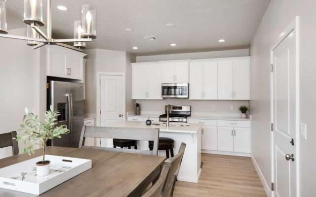 The Tree House 4 Bedroom Home