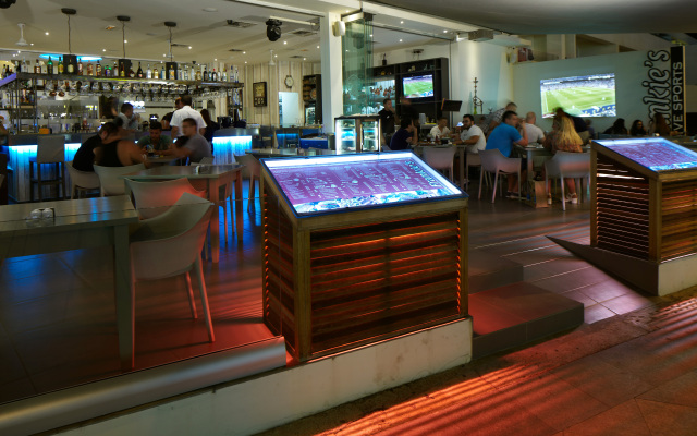 Melpo Antia Hotel & Suites