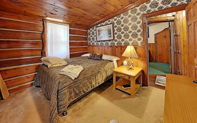 Grand Pines Cabin Number 2