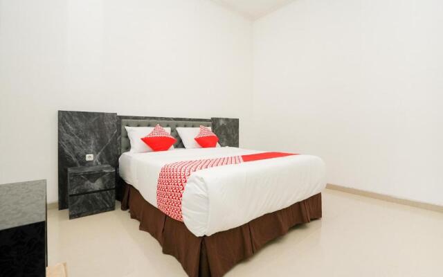 OYO 1957 Riverside Residence