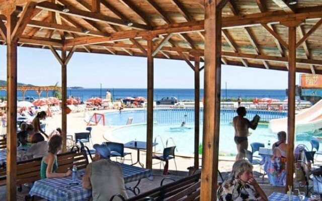 Perla Beach Club