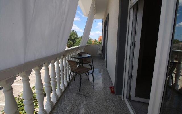 Zora - Garden Terrace and Grill - A6