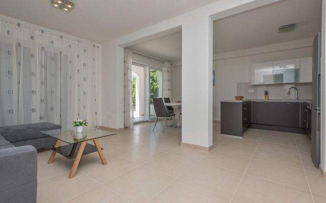 Apartments Mladen