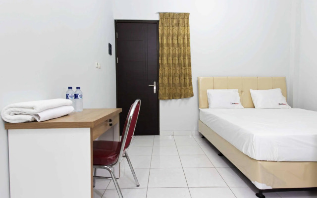 RedDoorz near Percetakan Negara