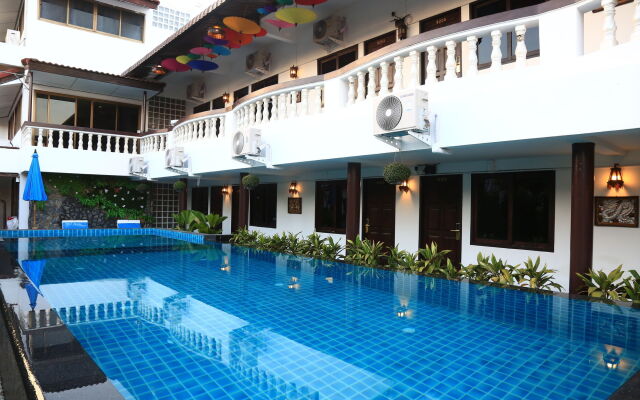 Pai Residence Chiangmai Gate