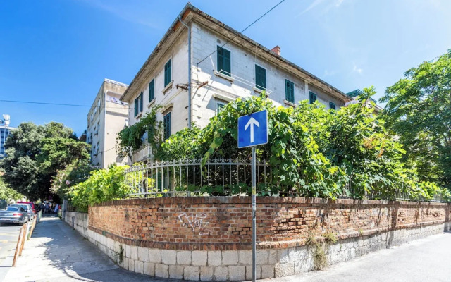 Traditional apartment Bacvice, 3 min walk to the beach