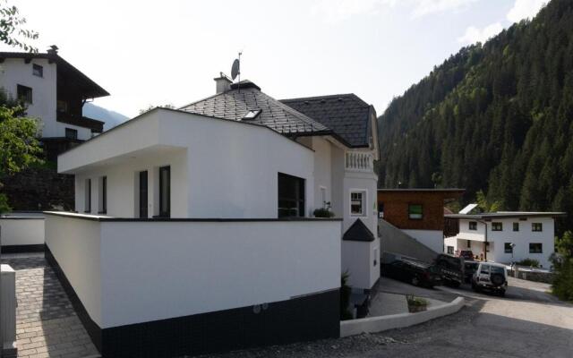 Mountain Living Apartments - Ski-In & Ski-Out