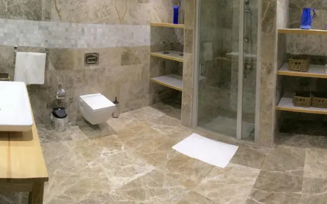 5 Kaza Hotel