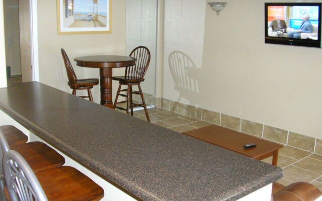 Lake Grassy Inn & Suites