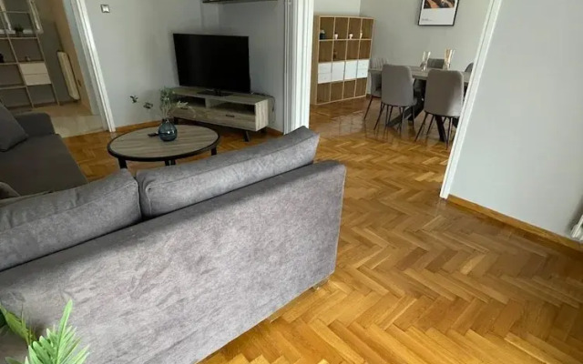 Charming Apartment - At085