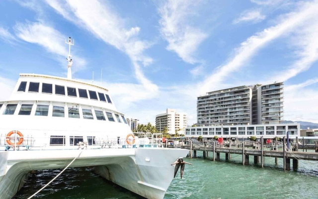 Superior Luxury Apartment in the City Life on Lake 19