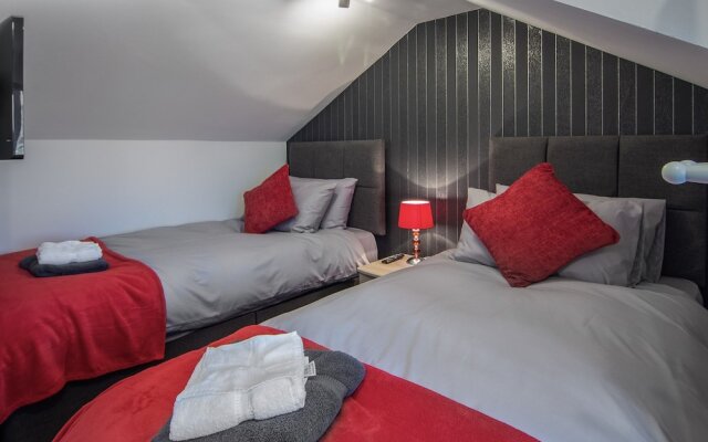 2 Bedrooms Sleeps 6 Near Top Blackpool Attractions
