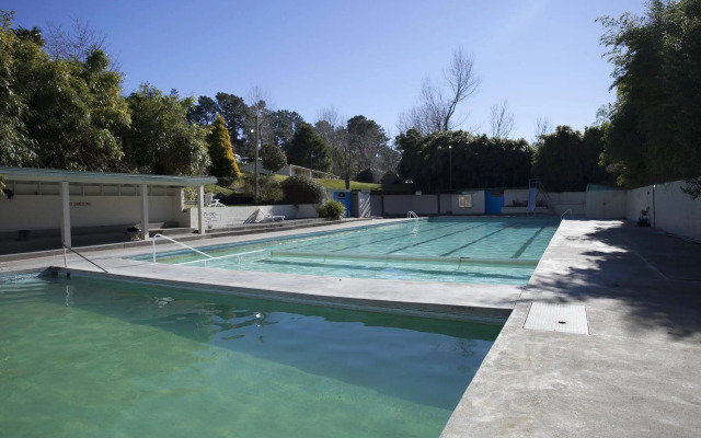 Opal Hot Springs & Holiday Park
