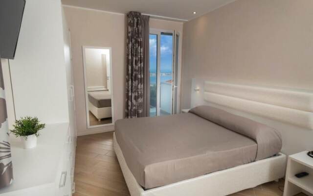 White Suite  Apartments