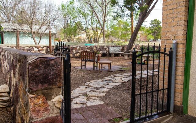 The Blue Room - Charming Studio, Great Location!  by RedAwning