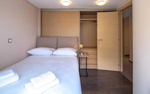 Solon - Deluxe City Center Apartment