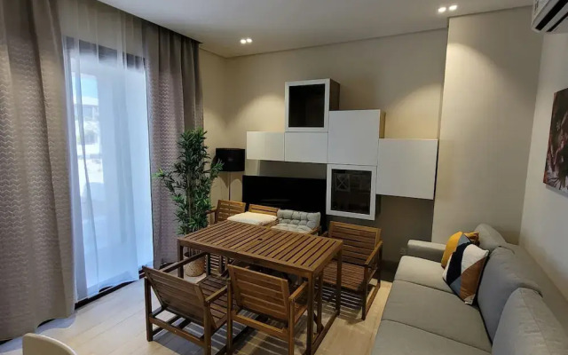 Chic 1-bedroom With Pool View