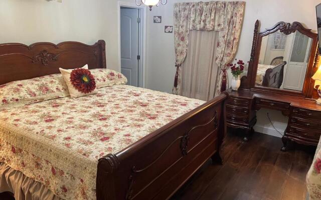 Holland Farmhouse Inn B & B