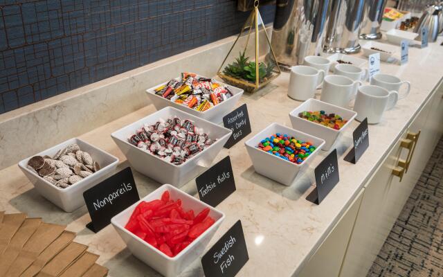 Crowne Plaza Providence-Warwick Airport by IHG